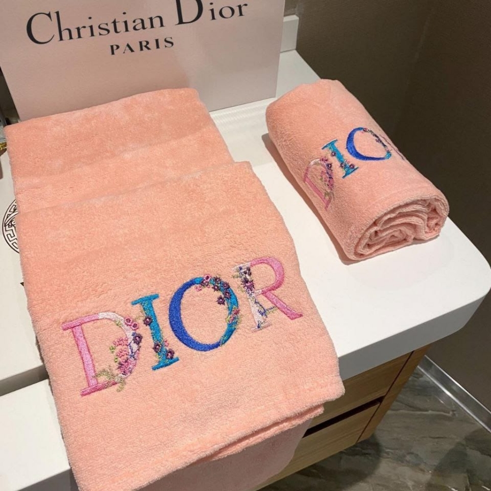 Towels - Picture 2 of 4